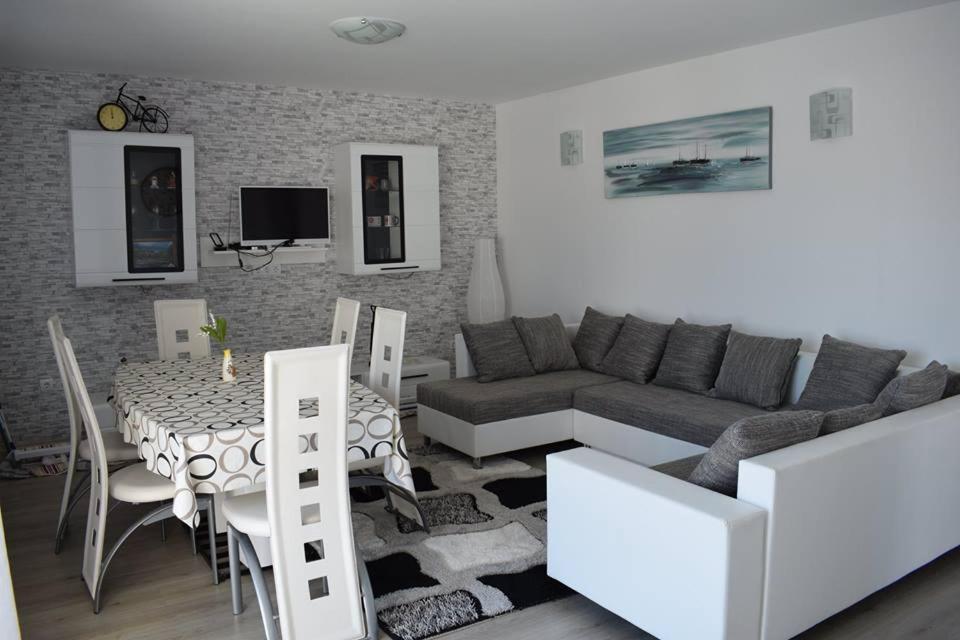 פג Apartmani Celjak מראה חיצוני תמונה
